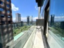 Skylineblick über Frankfurt: Lichtdurchflutete 2-Zimmer-Wohnung mit Terrasse im OMNITURM