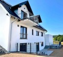 ERSTBEZUG: Gemütliche 3-Zimmer-Dachgeschosswohnung mit Garage, Einbauküche & Balkon