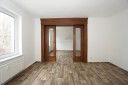 Große 2-Raum-Wohnung mit tollen Holztüren, Tageslichtbad und Abstellkammer