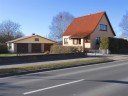 Solides Einfamilienhaus mit Vollkeller - Garagengebäude - Grundstück ca. 2.100 m²....