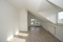 NEU renovierte, helle 1,5-Raum-Wohnung im Dachgeschoss!