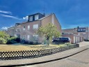 Dreiparteienhaus mit Balkonen, Garten, 1 Garage und Stellplatz in Grevenbroich-Wevelinghoven